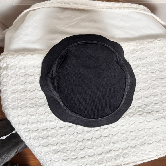 Sergio Tacchini Bucket Hat Embroidered ST Logo Black Corduroy Retro Festival NWT - Picture 10 of 12